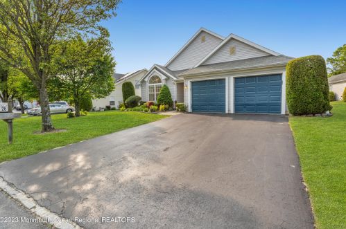 26 Casco Ct, Lakewood NJ  08701-5779 exterior