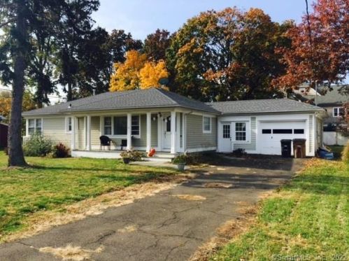 93 Davenport Dr, Stamford CT  06902-7708 exterior