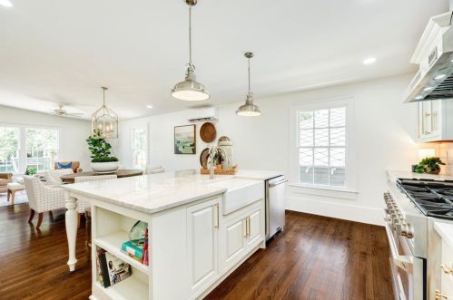 1804 37 St, Galveston TX 77550-6726 exterior