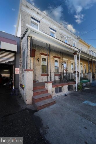 1388 Whitman Ave, Camden, NJ 08104-1264