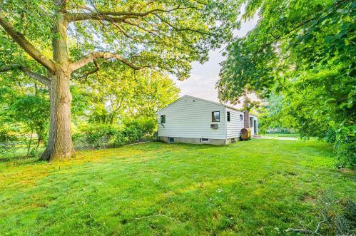 11 Garden St, Holtsville NY  11742-1408 exterior