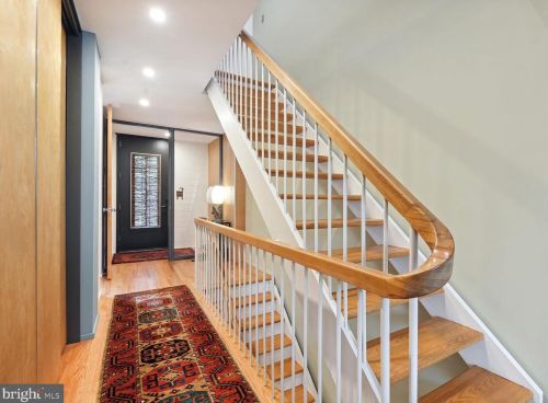 11441 Washington Plz, Herndon, VA 20190-4311