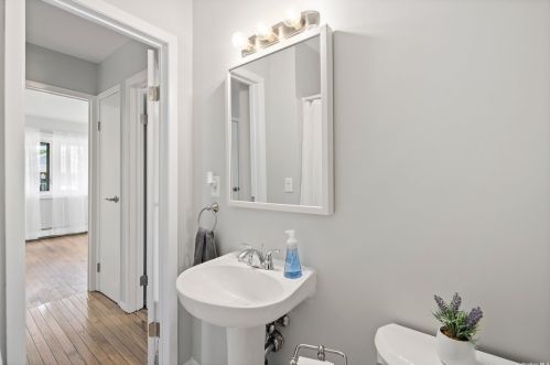 165 Clinton Ave, North Lindenhurst NY  11757-4127 exterior