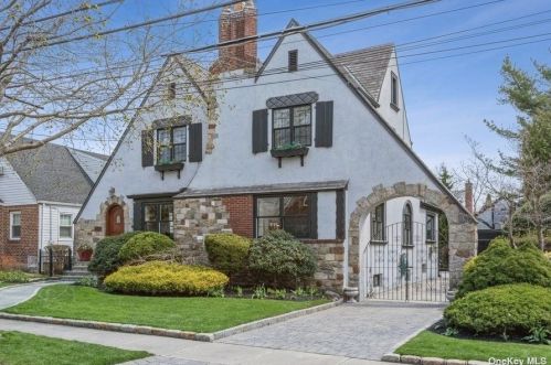 181 Bellmore St, Floral Park, NY 11001-3314