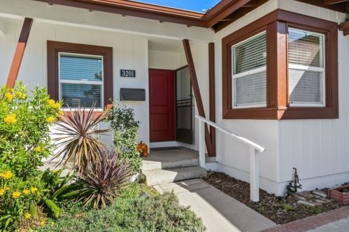 3201 181st St, Torrance, CA 90504-4021