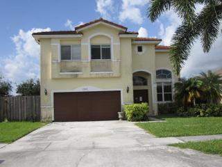 15922 61st Ln, Miami, FL 33193-5796