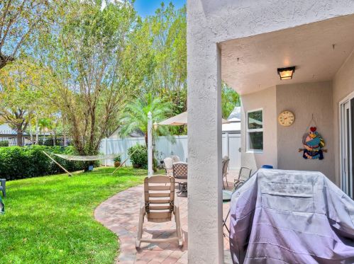 348 107th Ave, Hollywood FL  33026-4068 exterior