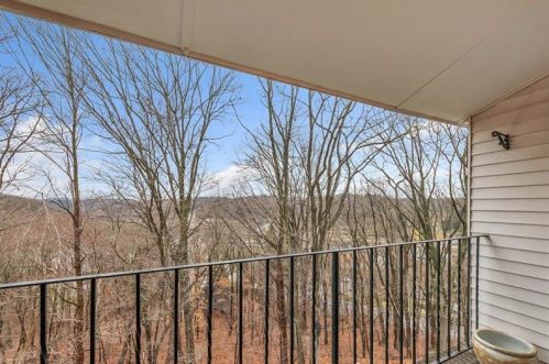 406 Camelot Dr, Pittsburgh PA  15237-4976 exterior