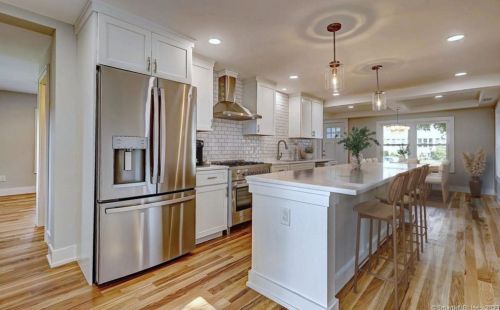 965 Broadway, Milford CT  06460-6308 exterior