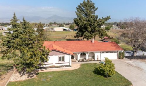 105 Daffodil Dr, Hollister CA  95023-3103 exterior