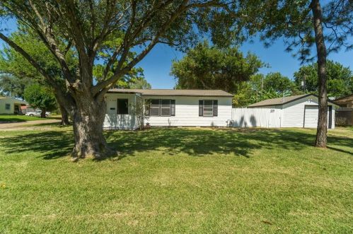 706 13th St, Texas City, TX 77590-8650