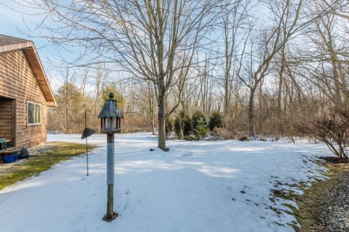 8801 Hart Dr, Waterford WI  53185-1364 exterior