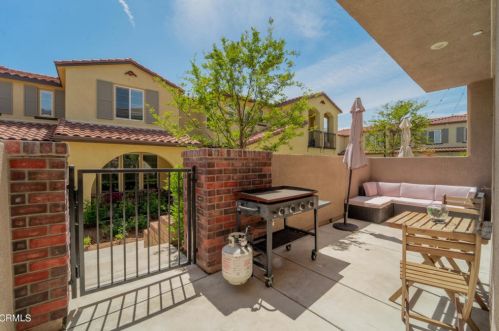 28778 Calle De La Paz Dr, Santa Clarita CA  91354-3006 exterior