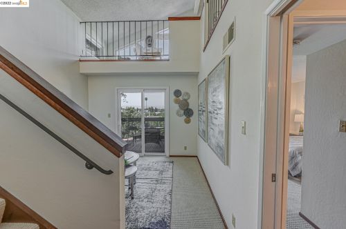 25739 Spring Dr, Hayward CA 94542-1927 exterior