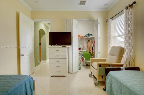 160 Saratoga Ave, Fort Pierce FL  34953-5974 exterior