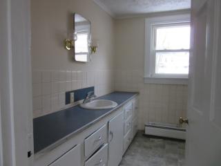 15 Pine St, Rochester NH  03867-2220 exterior