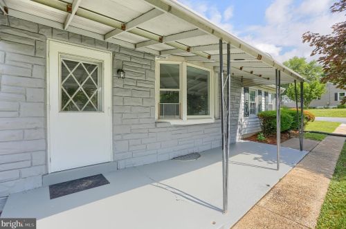 398 Lockwillow Ave, Harrisburg PA  17112-2557 exterior