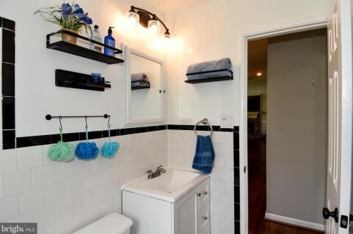 8913 Lagrange St, Lorton VA  22079-1626 exterior