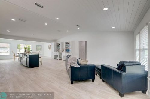 189 Fairview Ave, Fort Pierce FL  34983-3052 exterior