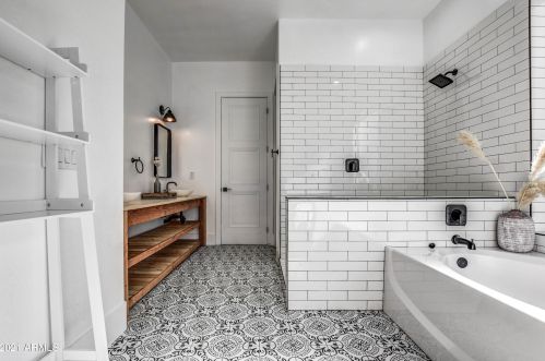 6434 12 St, Phoenix AZ 85086-4804 exterior