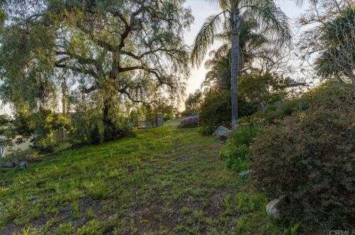 1992 Warmlands Ave, Vista CA  92084-3332 exterior