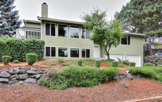 538 Lake Louise Dr, Lakewood, WA 98498-3152