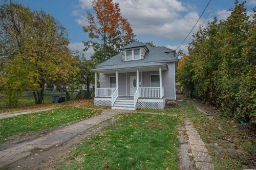 4 Brightside Ave, Central Islip NY  11722-2904 exterior