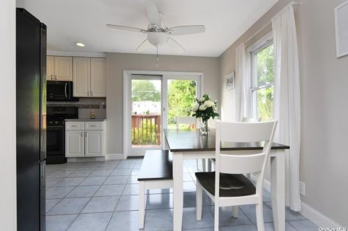 612 3rd Ave, Elwood NY  11731-3435 exterior