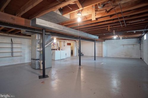 8 Brentwood Rd, Camp Hill PA  17011-2503 exterior