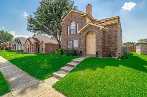 2213 Silverthorn Ln, Lewisville TX  75028-7246 exterior