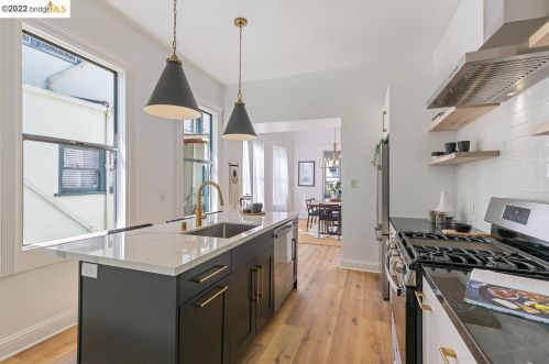 693 32 St, Oakland CA 94609-2932 exterior