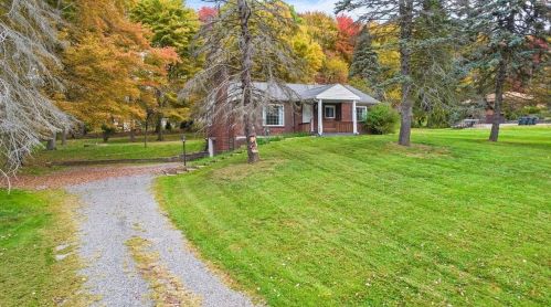 3301 Wexford Rd, Gibsonia, PA 15044-8800