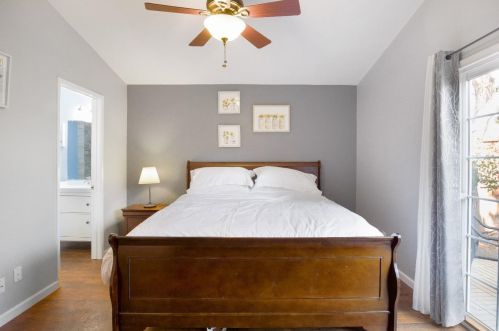 9317 Hoyleton Way, Elk Grove CA  95758-6522 exterior