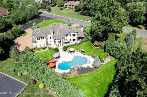 24 Dora Ln, Holmdel Village NJ  07733-1671 exterior