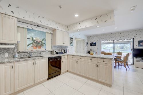 5215 Estates Dr, Delray Beach FL  33445-4385 exterior