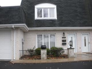 6985 Fenwyck Rd, Maumee, OH 43537-9732