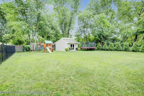 4 Windsor Ct, Jackson Twp NJ  08527-1214 exterior