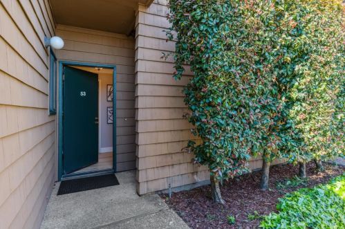53 Cove Ln, Redwood City, CA 94065-1084