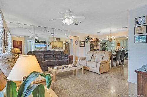 8490 10th St, Hollywood FL  33024-4939 exterior