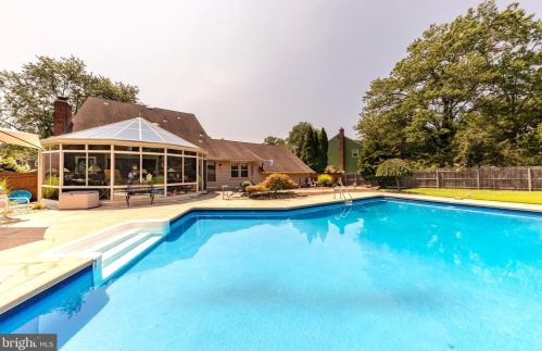 716 Carter Hill Dr, West Deptford NJ  08066-1903 exterior