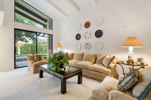 5242 Amestoy Ave, Van Nuys CA 91406-2112 exterior