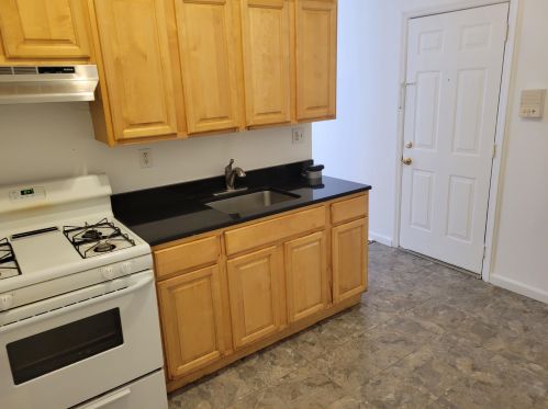 9015 Bergenwood Ave, North Bergen NJ  07047-5385 exterior