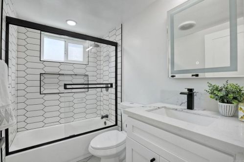 1826 Burroughs St, Oceanside CA  92054-6006 exterior