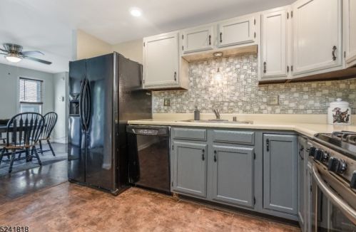 72 Cambridge, Oxford NJ  07863-3411 exterior