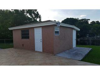 12321 28th St, Miami, FL 33175-2204