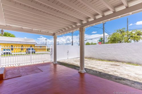 2259 5th Ave, Hialeah FL  33010-2104 exterior