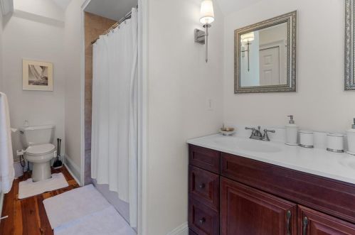 20 Phelps Rd, Middletown RI 02842-5448 exterior