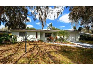 3369 Mayflower St, Sarasota, FL 34231-8209