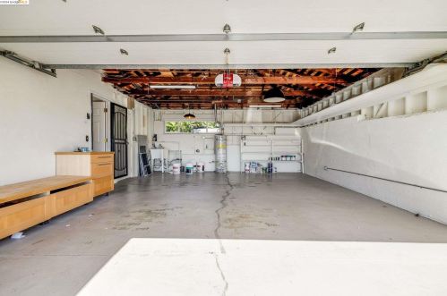8410 Aster Ave, Oakland CA  94605-4104 exterior