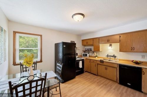 271 County Rd C2, Saint Paul MN 55113-2445 exterior